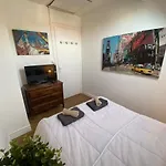 Maison De A 30 M De La *