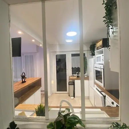 Maison De à 30 M De La