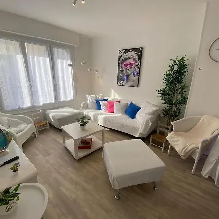 Maison De A 30 M De La