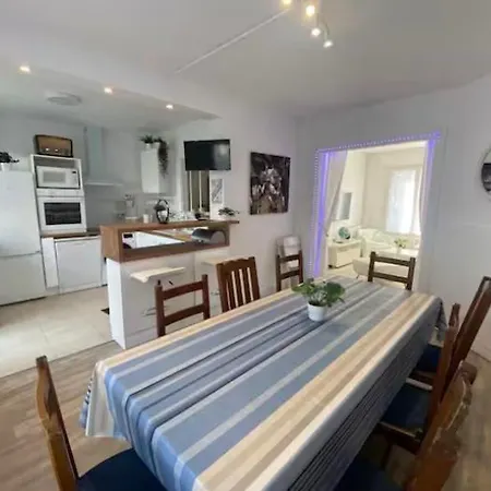 Maison De A 30 M De La Holiday home *