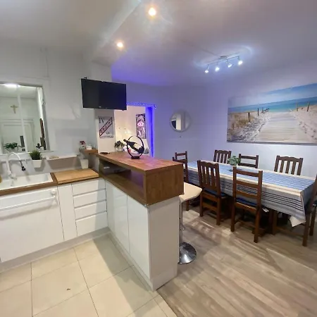 Maison De à 30 M De La *