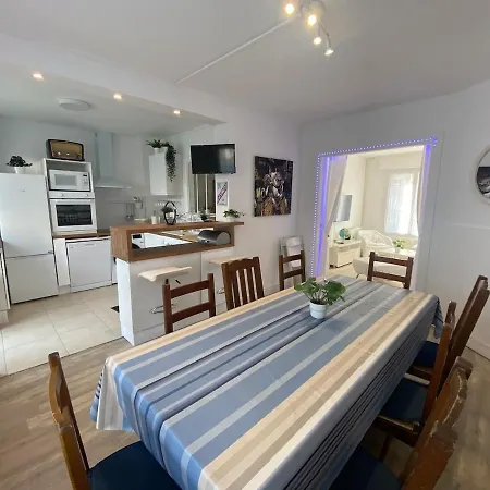 Maison De A 30 M De La