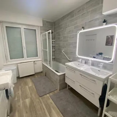 Maison De A 30 M De La Holiday home *