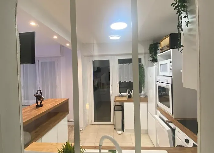 Maison De A 30 M De La