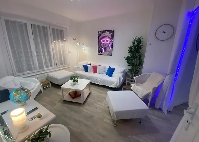 Hébergement de vacances Maison De à 30 M De La