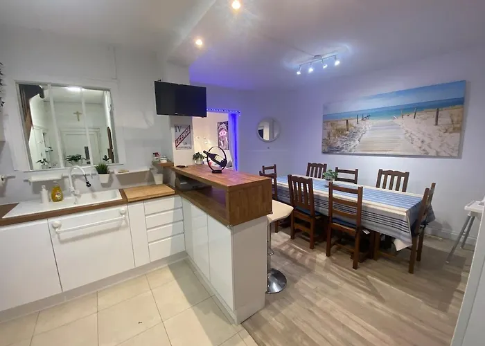 Maison De à 30 M De La *