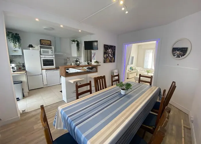 Maison De A 30 M De La
