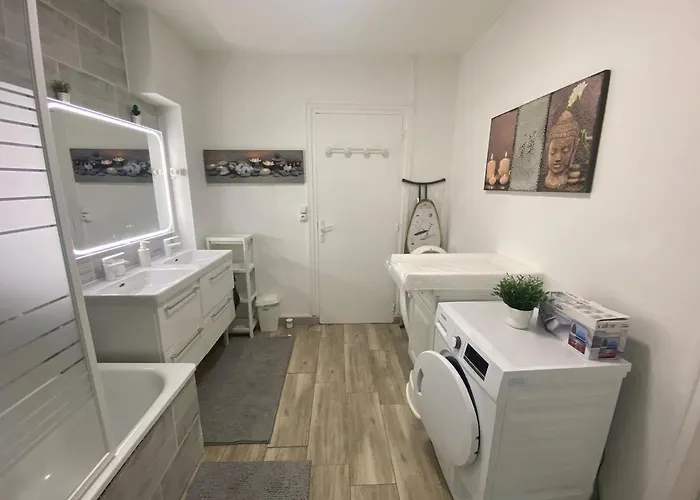 Hébergement de vacances Maison De à 30 M De La *