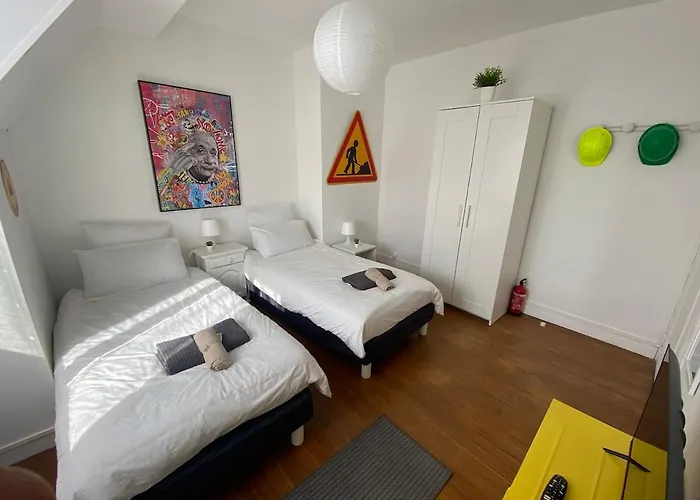 Hébergement de vacances Maison De à 30 M De La